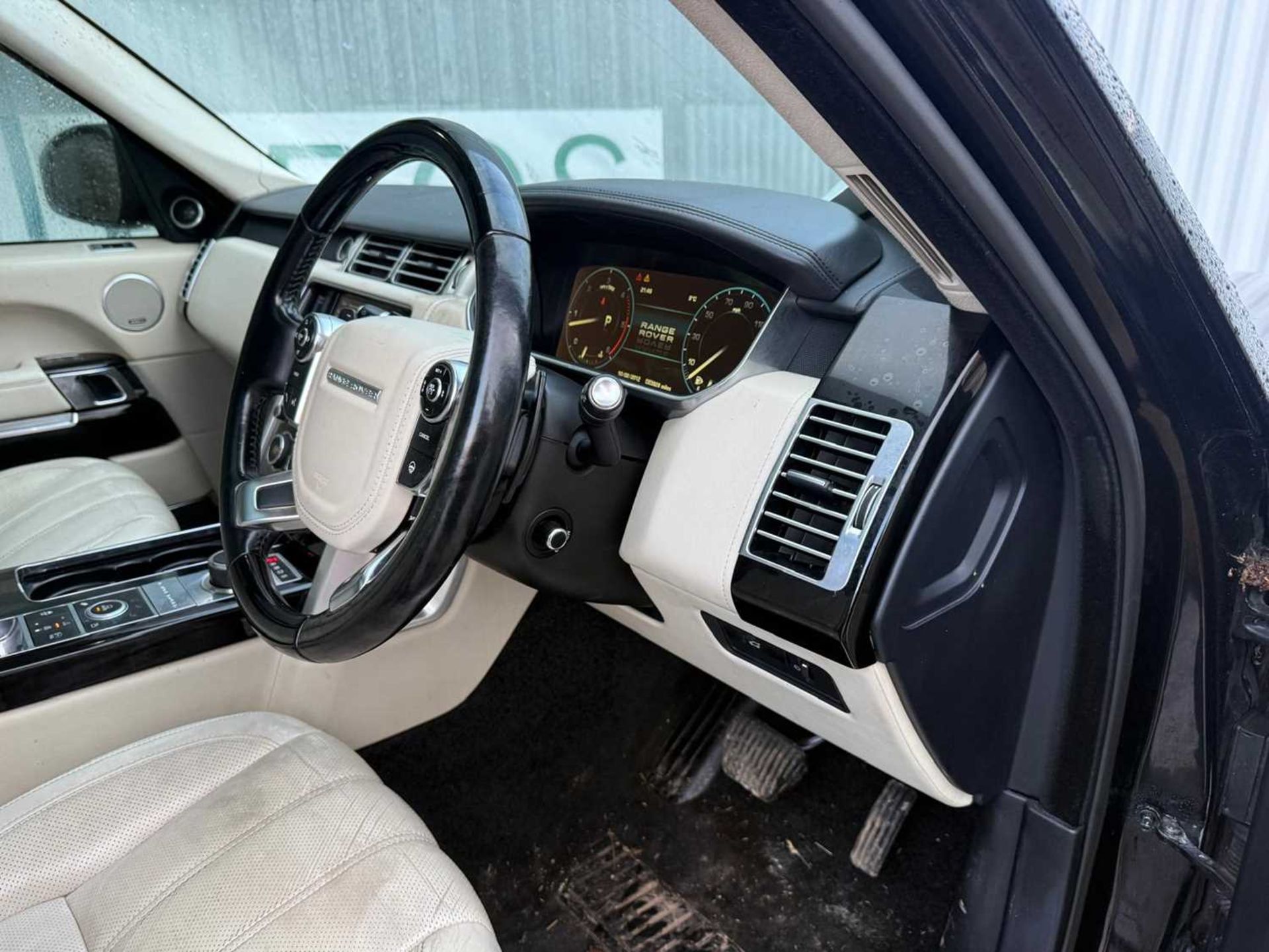 2013 Range Rover Autobiography , Auto-B SDV8, 4.4D Start/ Stop, Climate Control , Sat Nav, Blue toot - Image 13 of 32