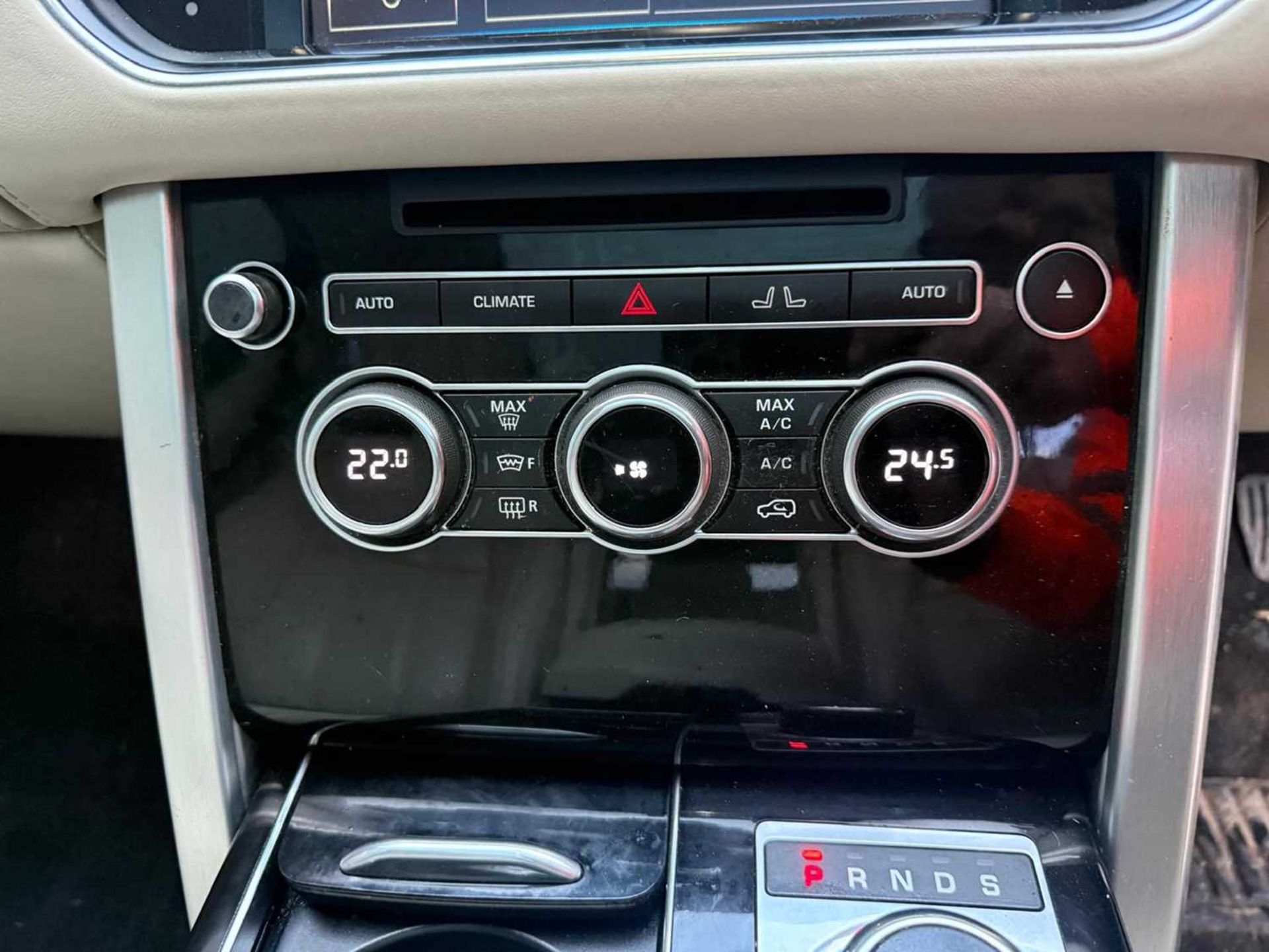 2013 Range Rover Autobiography , Auto-B SDV8, 4.4D Start/ Stop, Climate Control , Sat Nav, Blue toot - Image 17 of 32