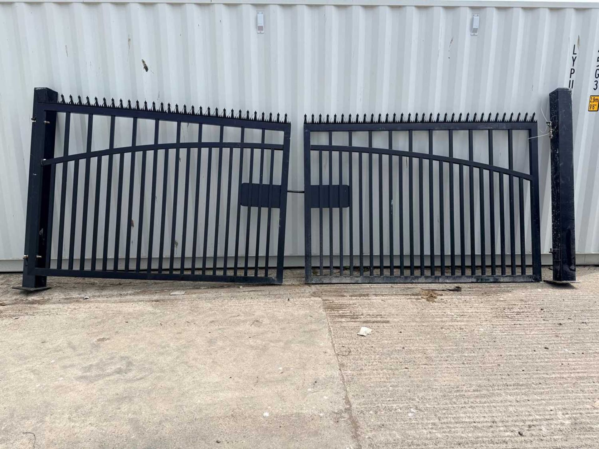 Pair Of Pillar Iron Gates 17Ft x 6Ft Model G17X-P15F - Image 2 of 4