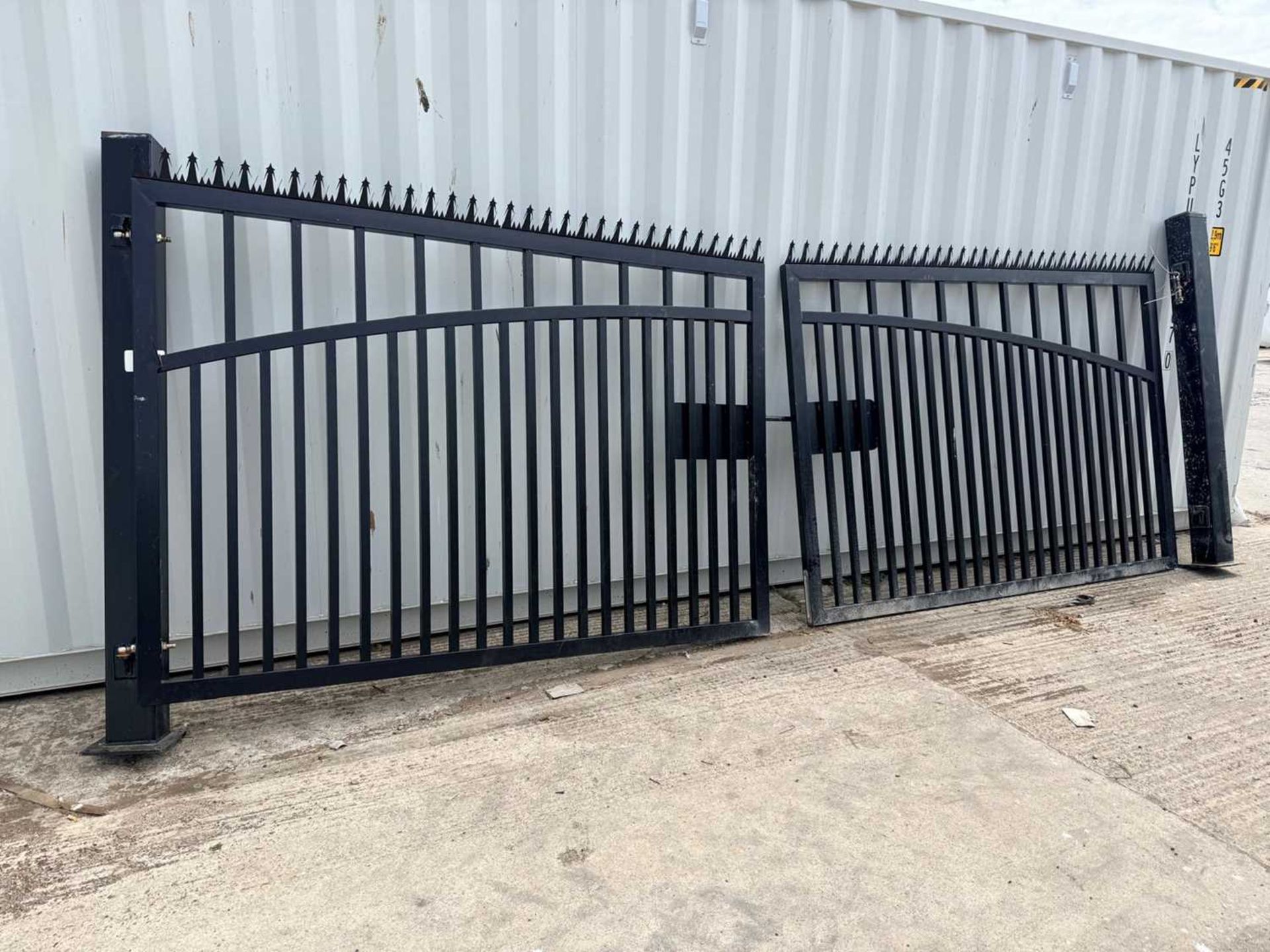 Pair Of Pillar Iron Gates 17Ft x 6Ft Model G17X-P15F