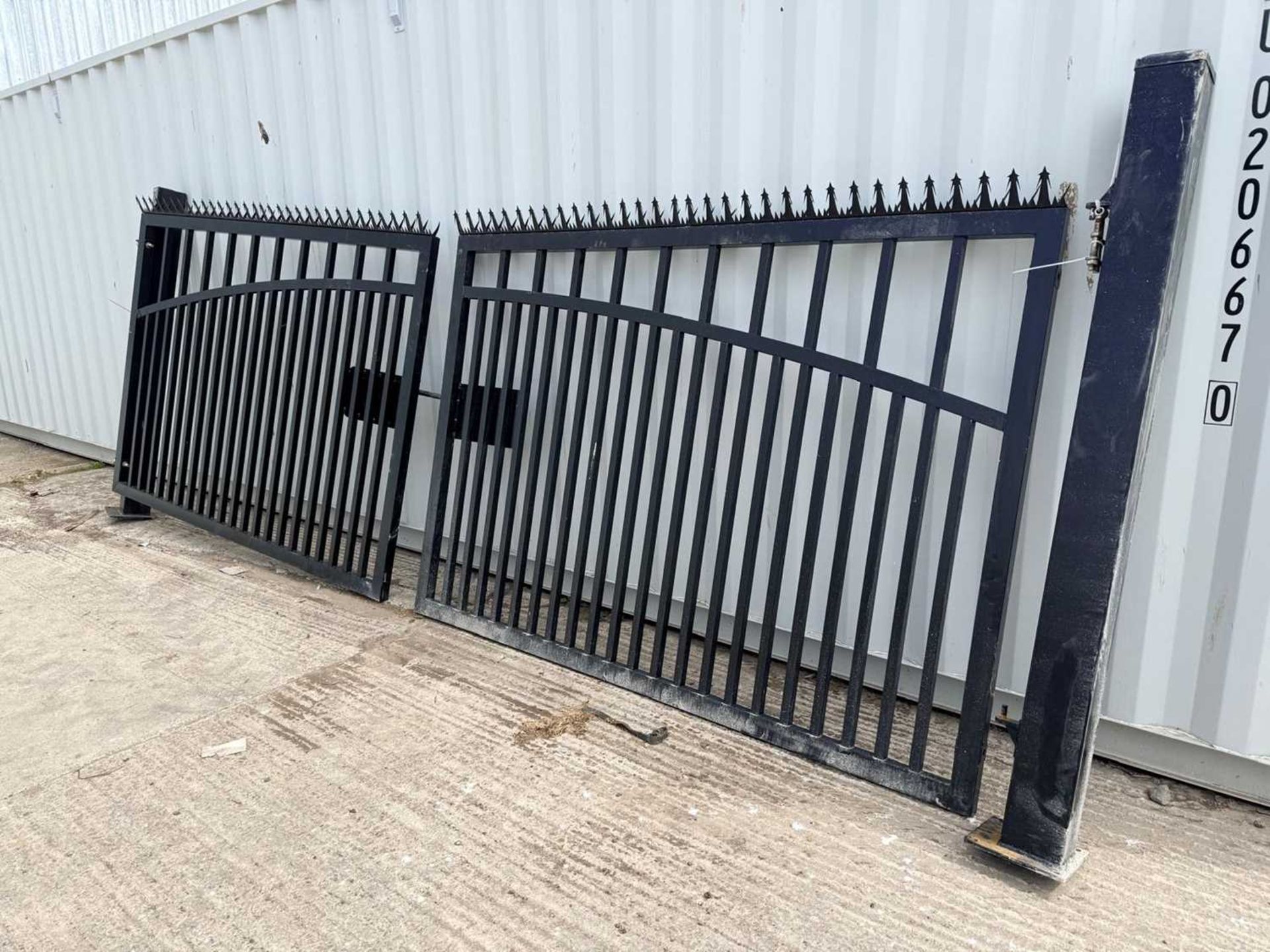 Pair Of Pillar Iron Gates 17Ft x 6Ft Model G17X-P15F - Image 3 of 4