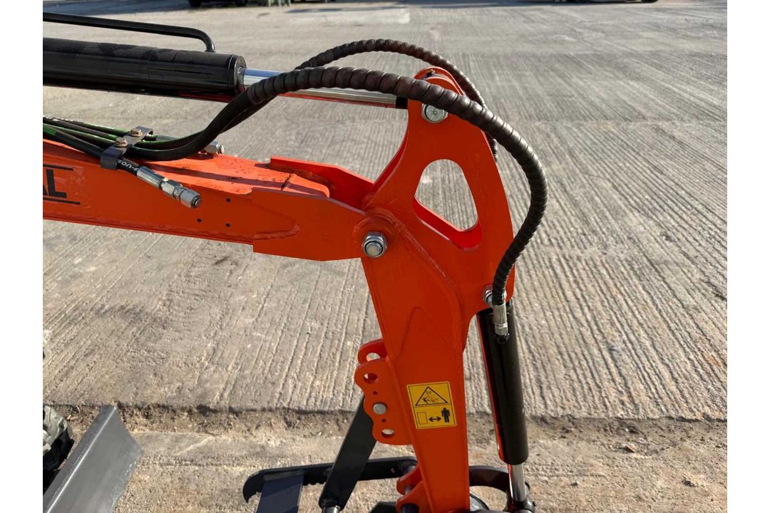 Unused 2026 AGT XK12G-R Mini Excavator With Blade, Canopy, Bucket & Manual Thumb, Aux Hoses, Petrol. - Image 17 of 36