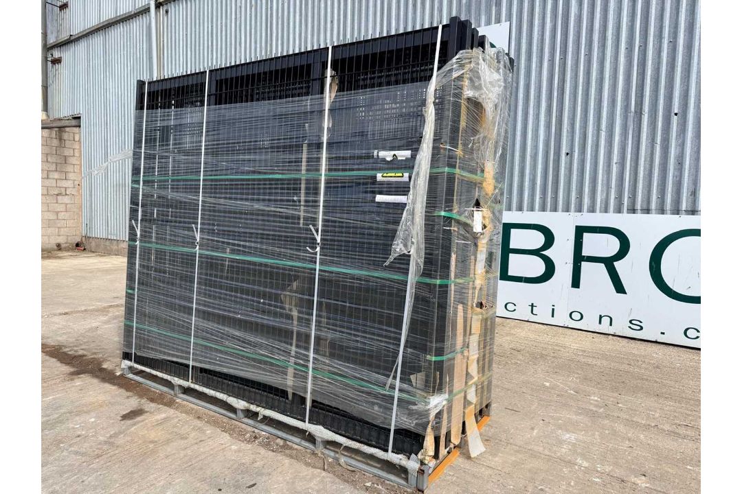Unused Black H/D Mesh Security Gates 6M X 2.4M, 3M Posts H/D X150 x150, Internal Pedestrian Gate Key - Image 5 of 8