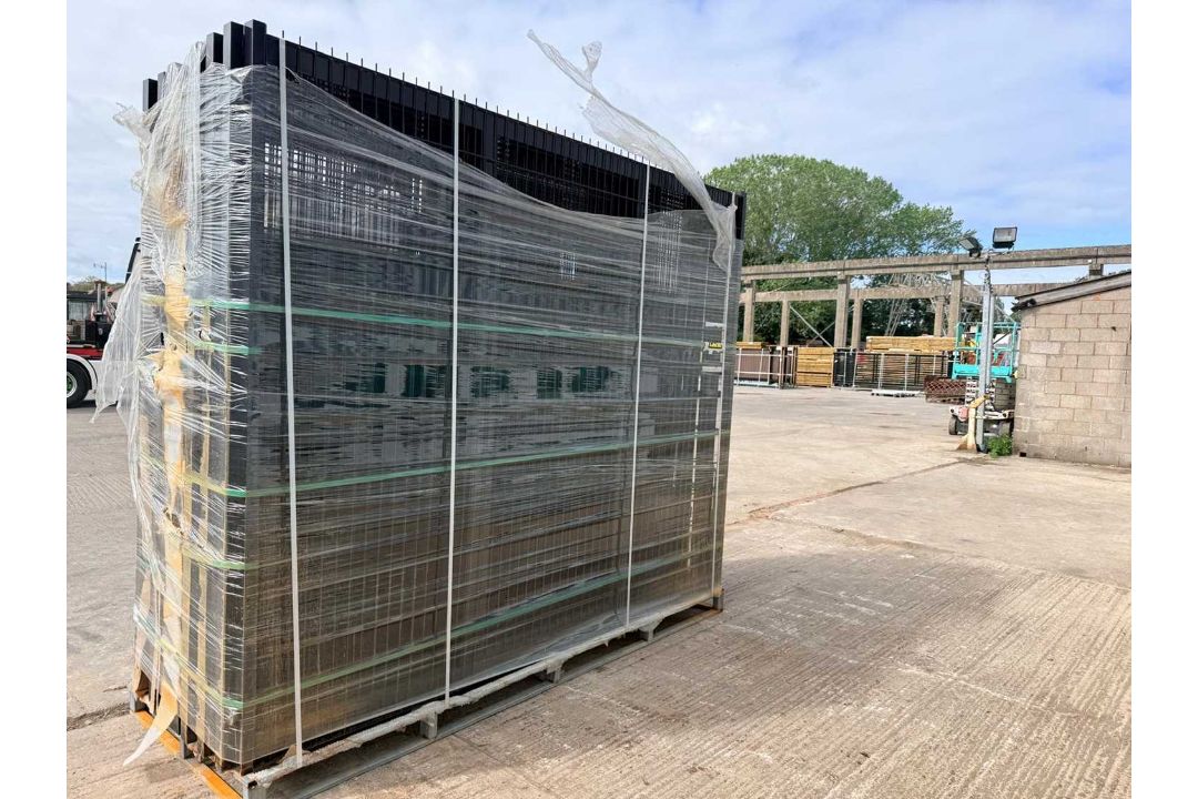 Unused Black H/D Mesh Security Gates 6M X 2.4M, 3M Posts H/D X150 x150, Internal Pedestrian Gate Key - Image 6 of 8