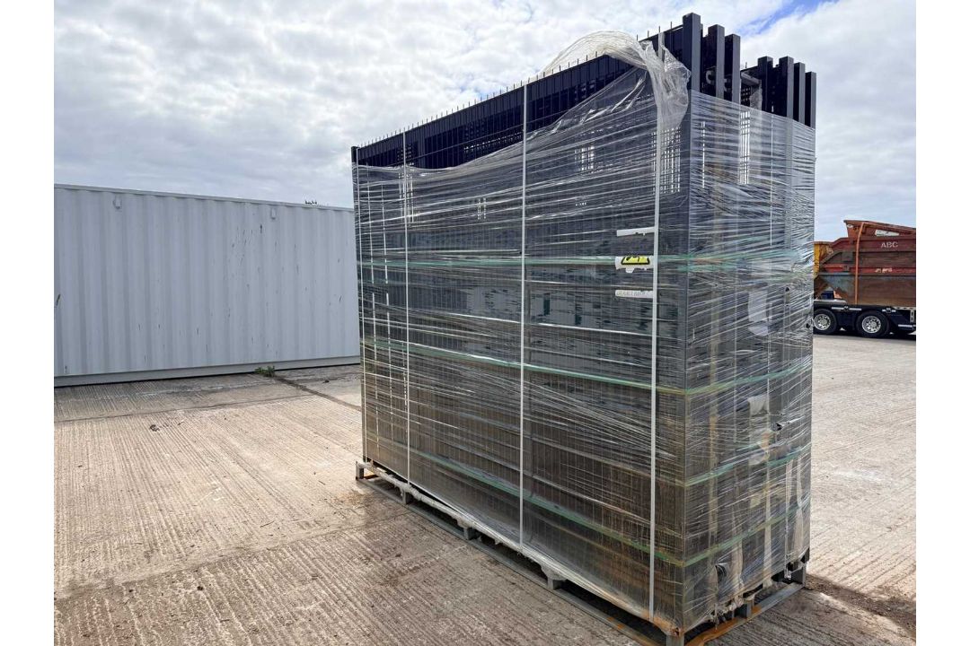 Unused Black H/D Mesh Security Gates 6M X 2.4M, 3M Posts H/D X150 x150, Internal Pedestrian Gate Key - Image 8 of 8
