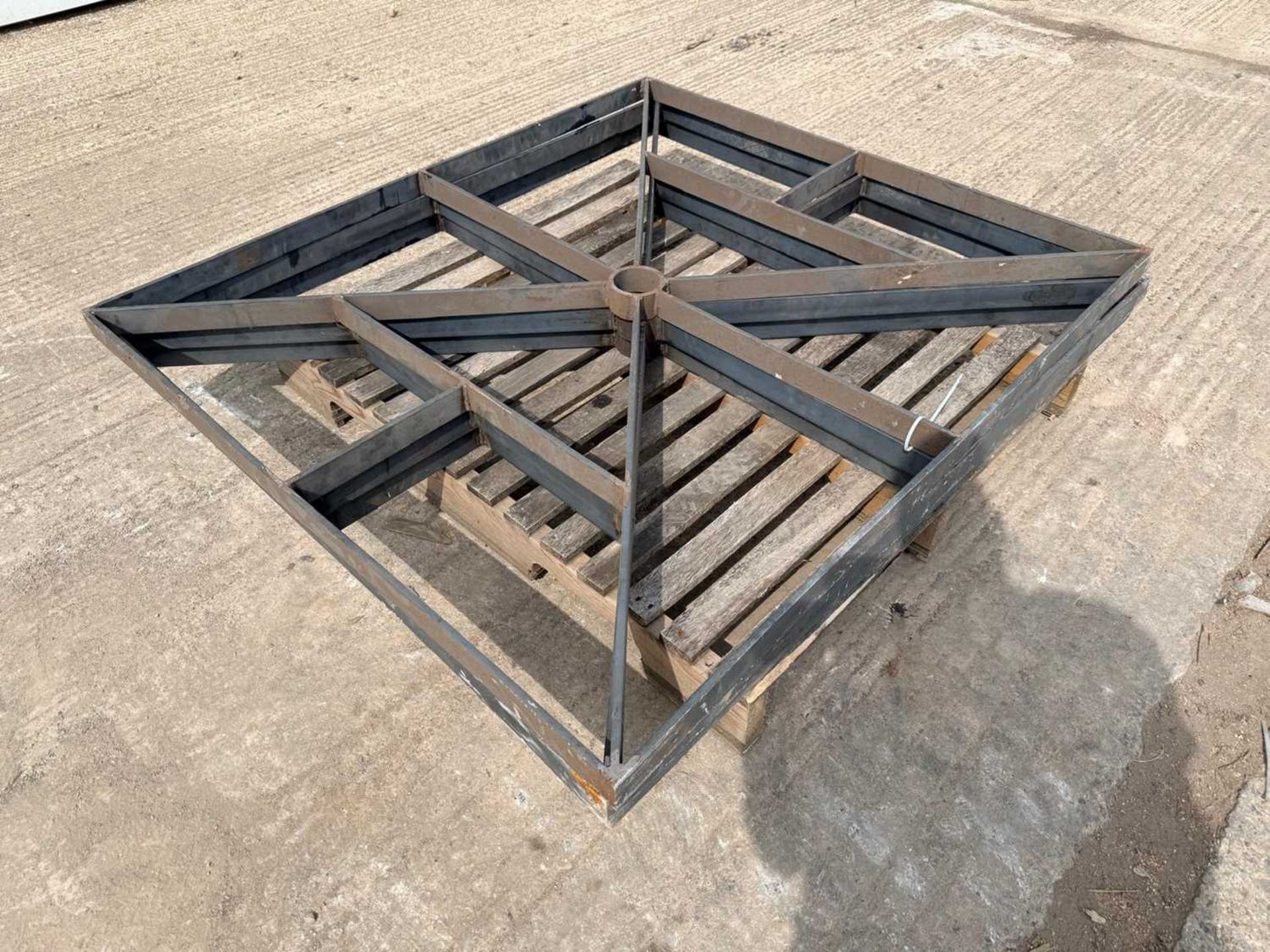 UNRESERVED - Square Metal Gate Panels 1400mm x 1250mm (3 Of)