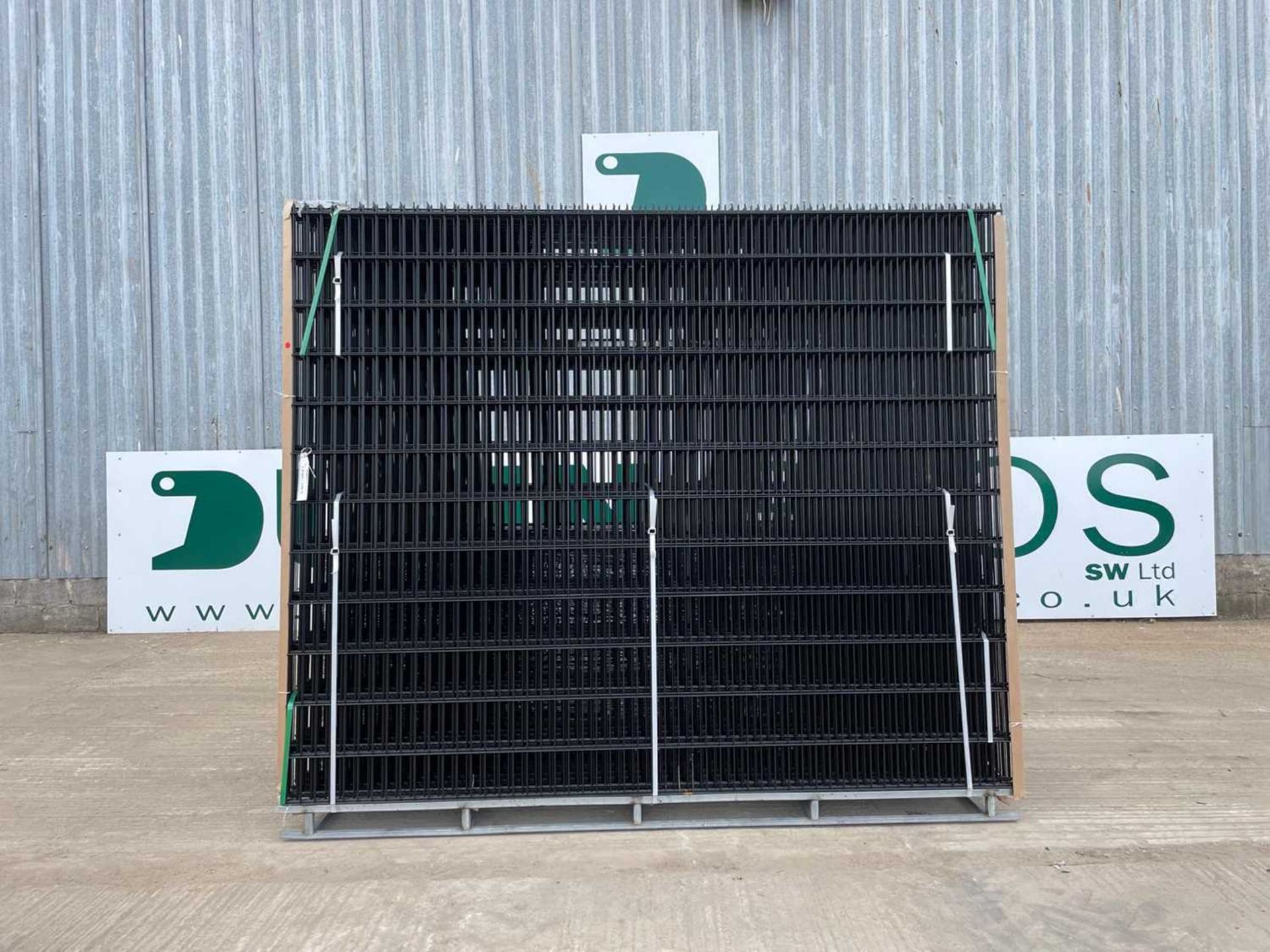 Unused Security Fencing 200M H/D 6mm Double Wire 65 Panels 3m x 2.4M, 66 Posts 60mmx 60mm (Black) - Image 2 of 9