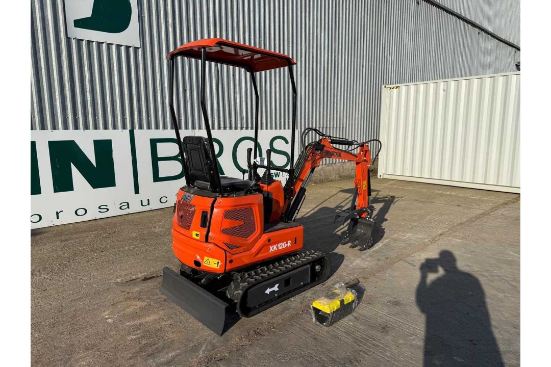 Unused 2026 AGT XK12G-R Mini Excavator With Blade, Canopy, Bucket & Manual Thumb, Aux Hoses, Petrol. - Image 4 of 36