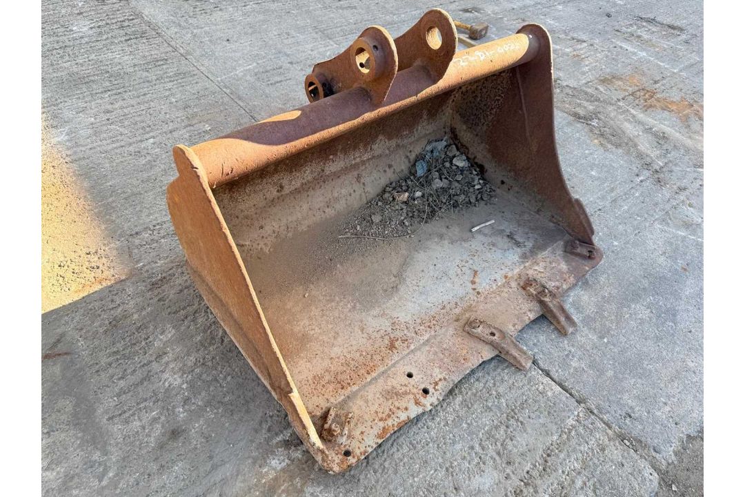 UNRESERVED - Digging Bucket 36" On 40mm Pins To Suit 5-8T Excavator - Image 1 of 4