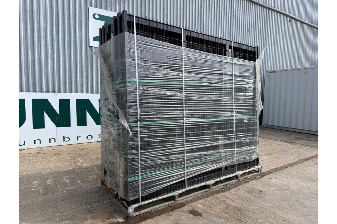 Unused Black H/D Mesh Security Gates 6M X 2.4M, 3M Posts H/D X150 x150, Internal Pedestrian Gate Key - Image 3 of 8