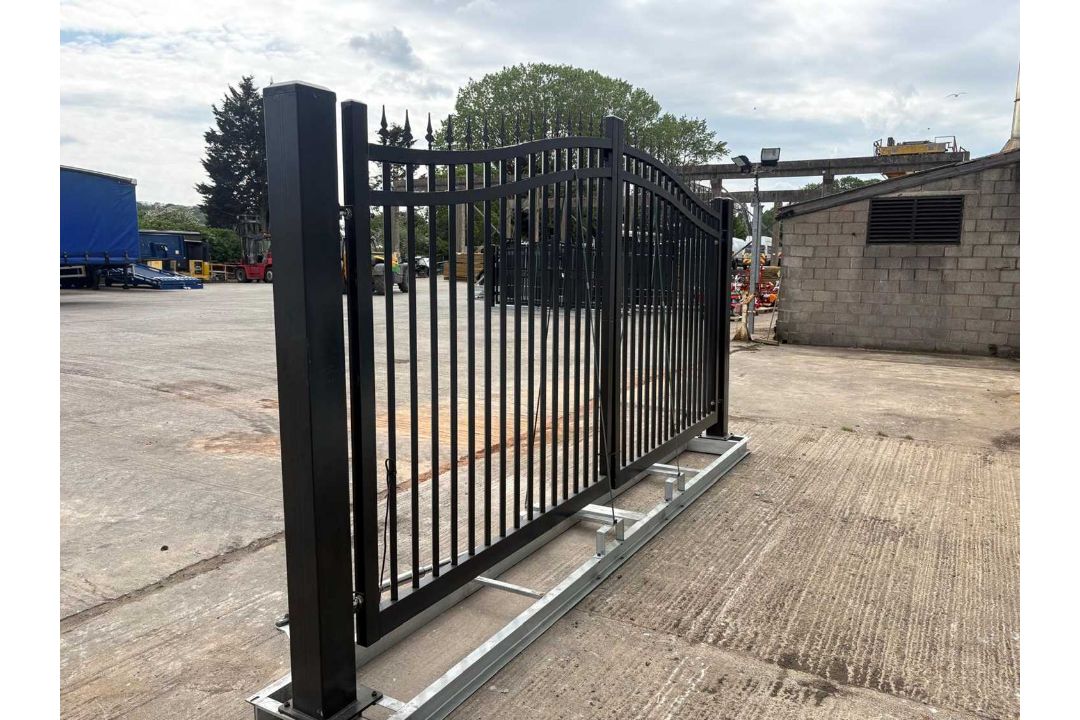Unused 15.5Ft x 7.6Ft Electrical By Parting Gates With 6" x 6" Post - Image 4 of 9