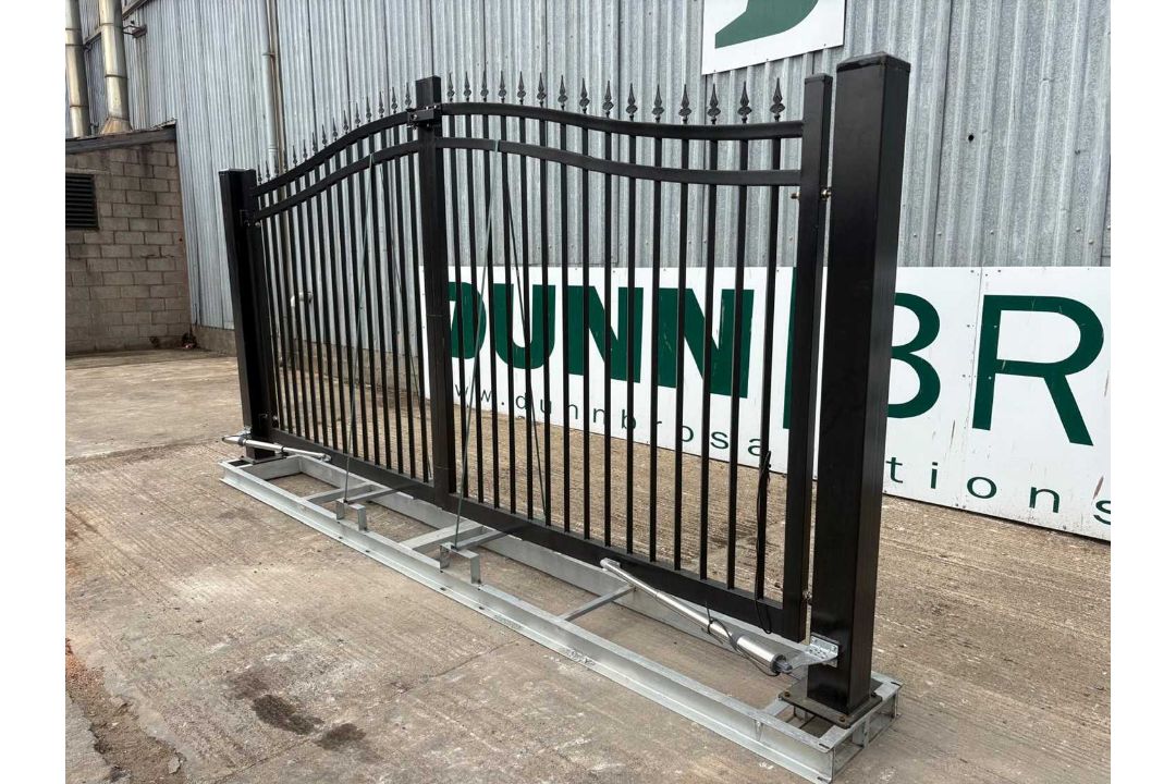 Unused 15.5Ft x 7.6Ft Electrical By Parting Gates With 6" x 6" Post - Image 3 of 9