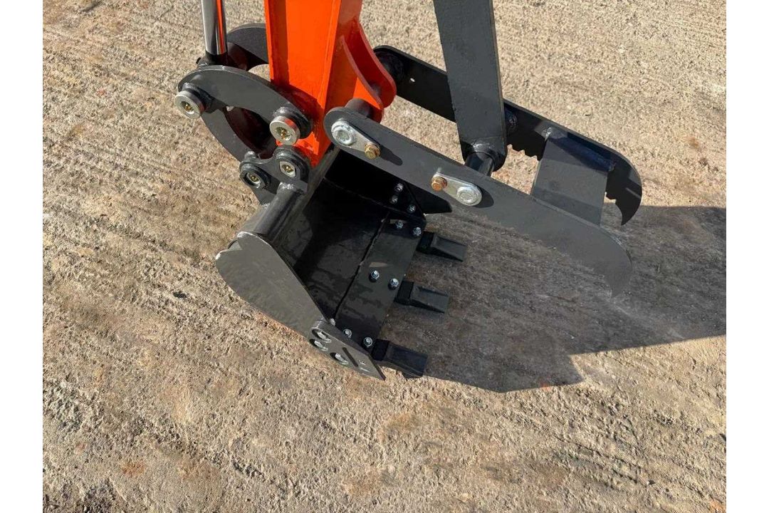 Unused 2026 AGT XK12G-R Mini Excavator With Blade, Canopy, Bucket & Manual Thumb, Aux Hoses, Petrol. - Image 14 of 36