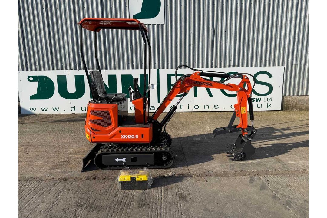 Unused 2026 AGT XK12G-R Mini Excavator With Blade, Canopy, Bucket & Manual Thumb, Aux Hoses, Petrol. - Image 5 of 36