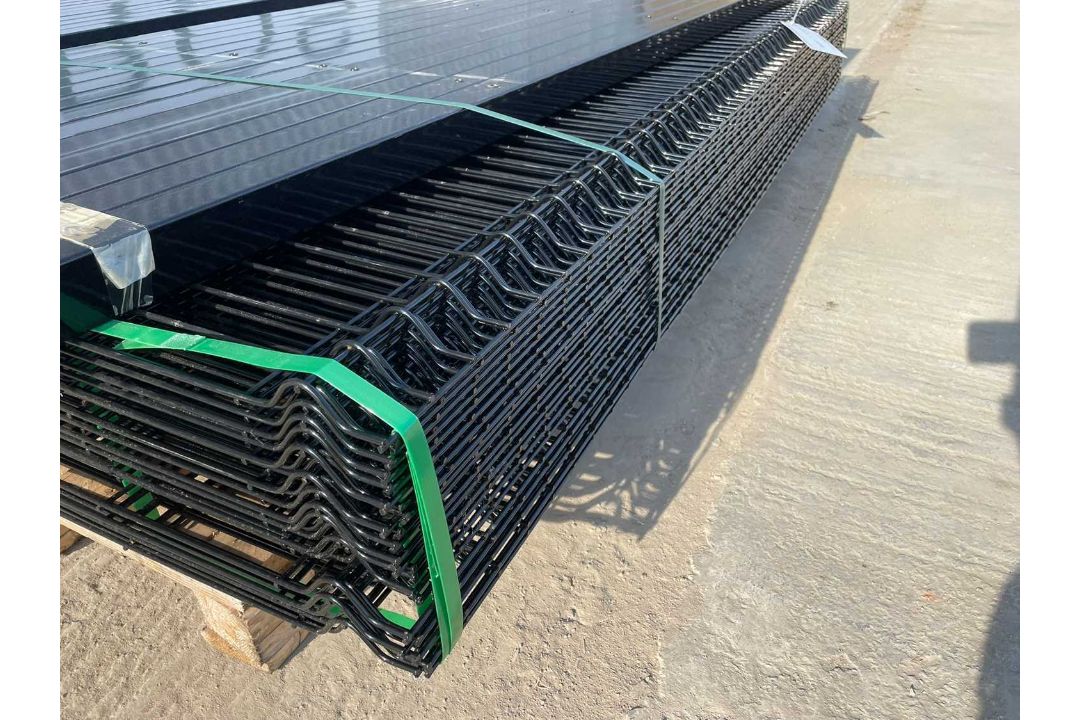 Unused Security Fencing 25 Panels 5mm, 2.4m x 2.2m, 26, 60mm x 60mm Posts & Fixings (Black) - Image 4 of 8