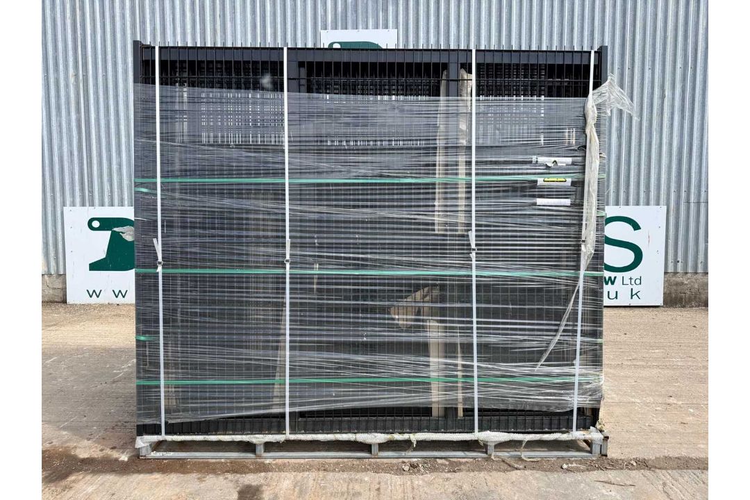 Unused Black H/D Mesh Security Gates 6M X 2.4M, 3M Posts H/D X150 x150, Internal Pedestrian Gate Key - Image 4 of 8