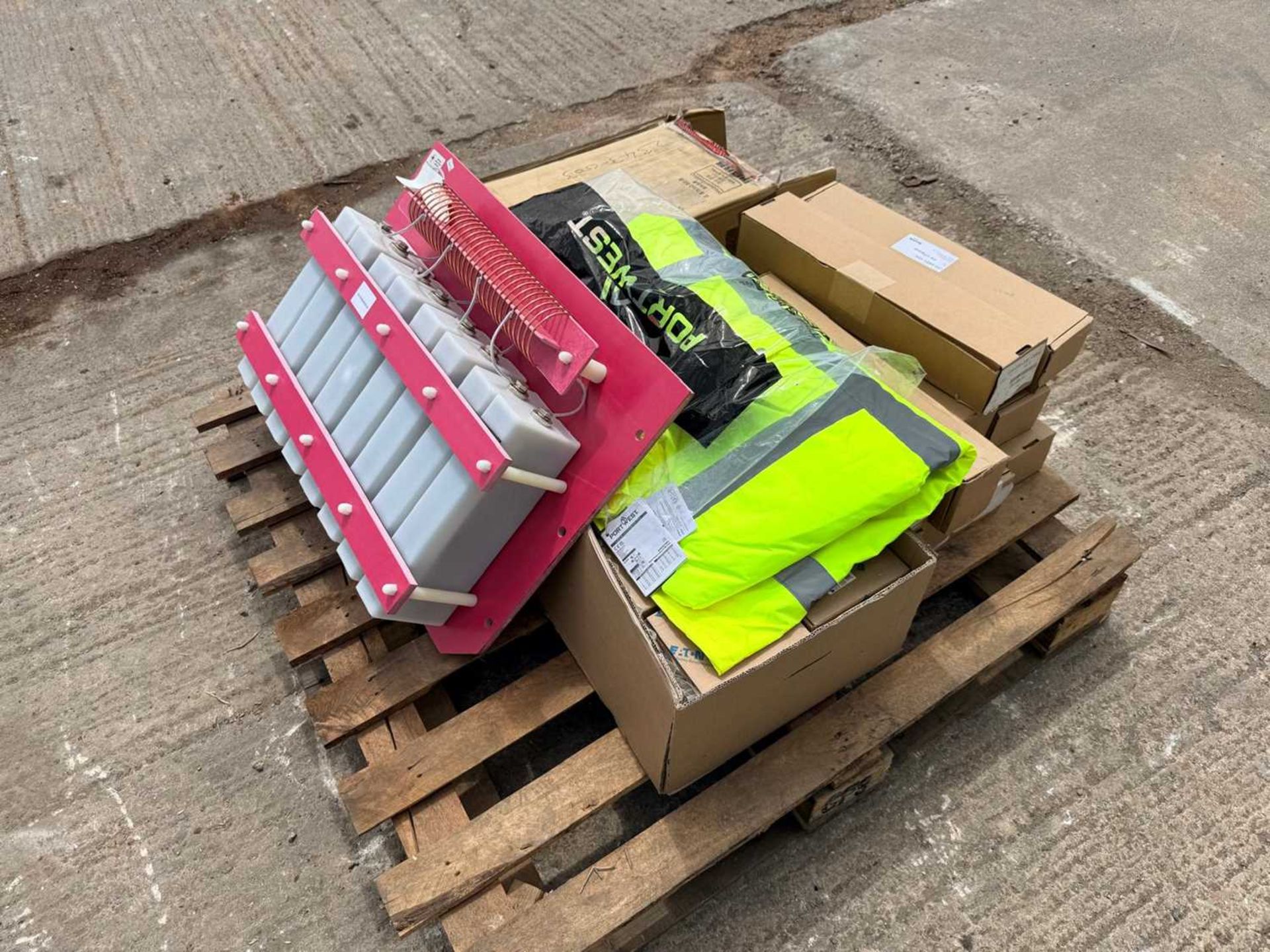 UNRESERVED - Pallet Of Misc Items (See Photos) - Image 4 of 9