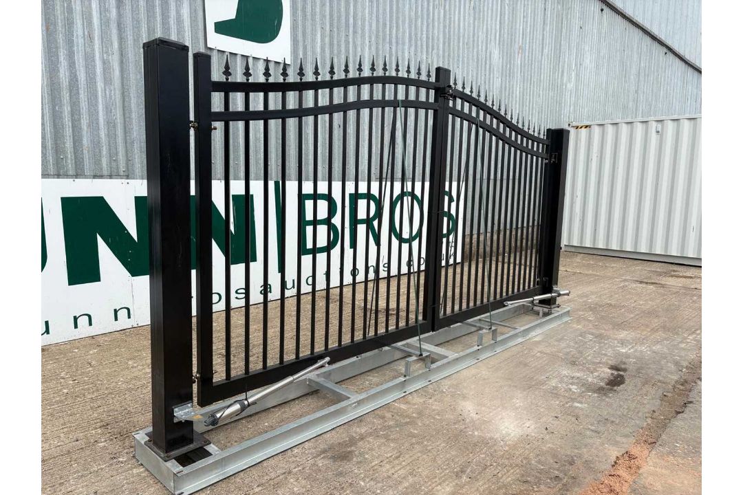 Unused 15.5Ft x 7.6Ft Electrical By Parting Gates With 6" x 6" Post - Image 1 of 9