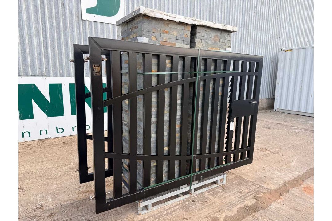 Unused 17ft Iron Double Swing Gates With Stone Effect Pillars (See Pictures Of Damage) - Image 2 of 16