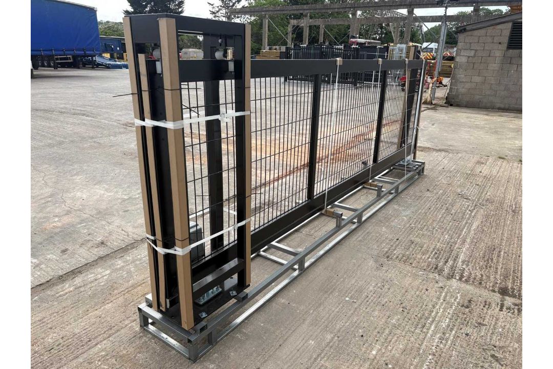 Unused XPF16WG 16Ft x 5Ft Electrical Counter Leaver Gate In Mesh Design With Motor & 5 Fobs - Image 4 of 13