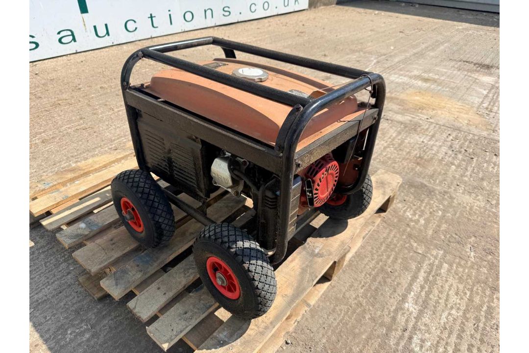 UNRESERVED - BP 3000w Petrol Generator - Image 1 of 7