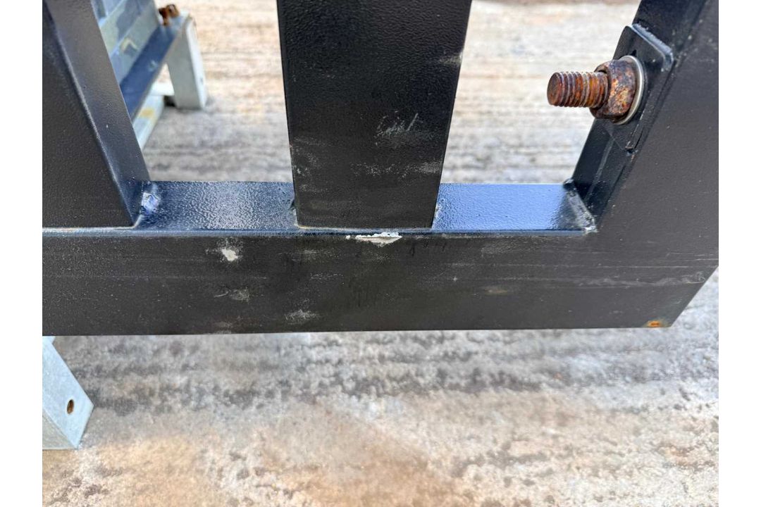 Unused 17ft Iron Double Swing Gates With Stone Effect Pillars (See Pictures Of Damage) - Image 9 of 16