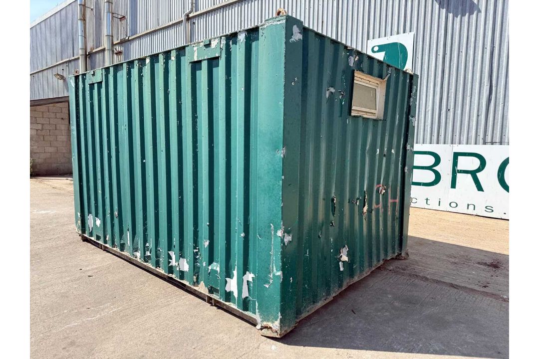 UNRESERVED - Container 9' x 13'2" Door & Window - Image 3 of 11