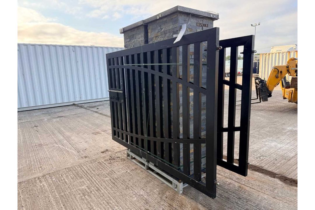 Unused 17ft Iron Double Swing Gates With Stone Effect Pillars (See Pictures Of Damage) - Image 7 of 16