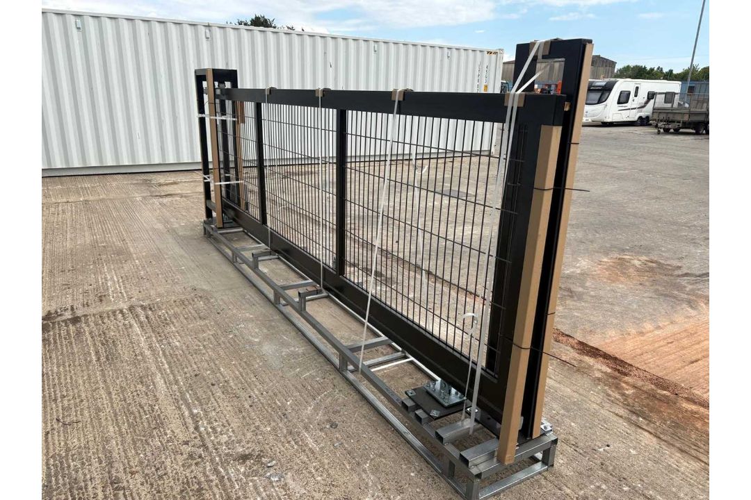 Unused XPF16WG 16Ft x 5Ft Electrical Counter Leaver Gate In Mesh Design With Motor & 5 Fobs - Image 5 of 13
