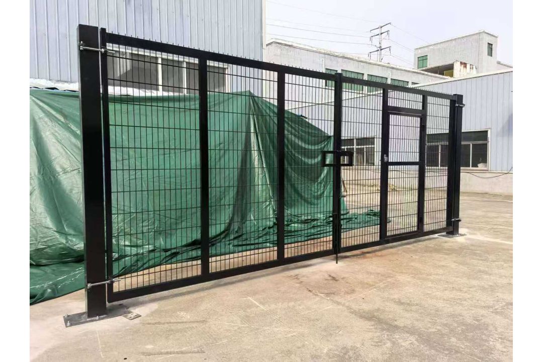 Unused Green H/D Mesh Security Gates 6M X 2.4M, 3M Posts H/D X150 x150, Internal Pedestrian Gate Key - Image 7 of 7