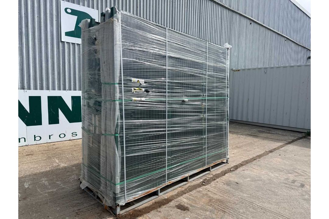 Unused Green H/D Mesh Security Gates 6M X 2.4M, 3M Posts H/D X150 x150, Internal Pedestrian Gate Key - Image 1 of 7