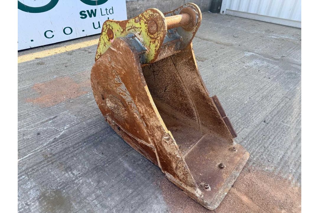 UNRESERVED - 24" Strickland Digging Bucket On 65mm Pins To Suit 13 Ton Excavator - Image 1 of 5
