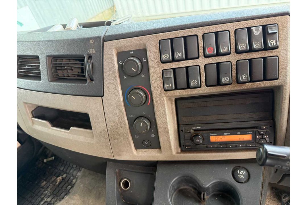 2016 , 15T Volvo FL 250 Skip Lorry, Manual Gear Box, A/C, Roll Over Sheet ( Reg Docs Available. Test - Image 22 of 26