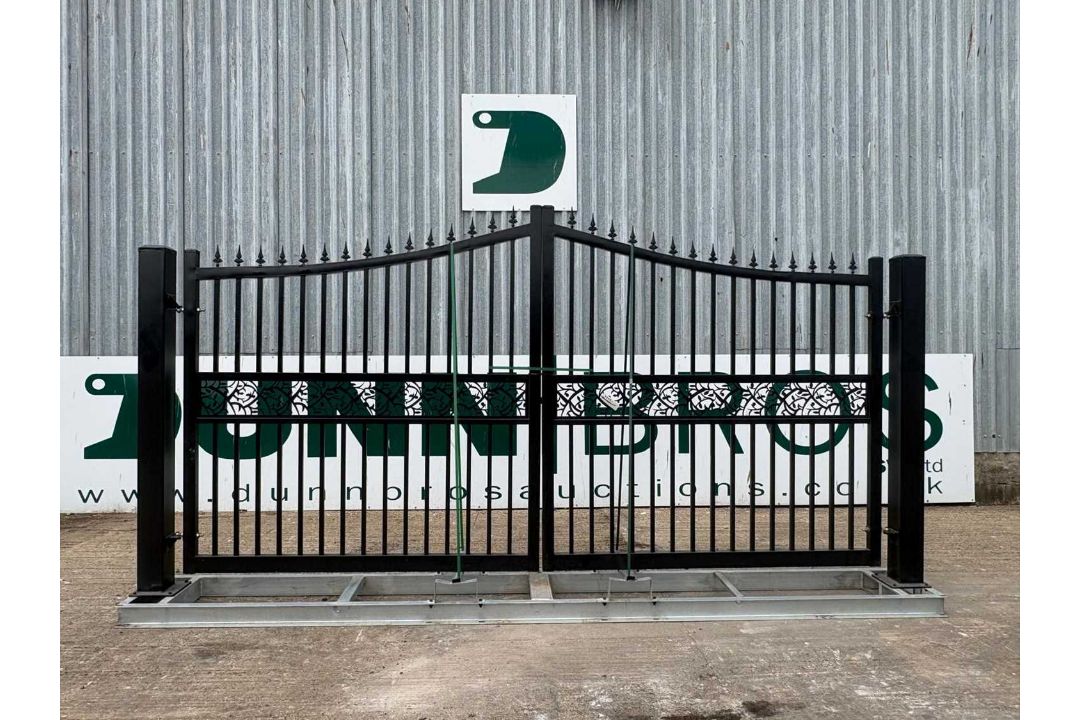 Unused 15.6Ft x 7.6Ft Manual By Parting Gates With 6"x6" Post & Rams - Image 2 of 8