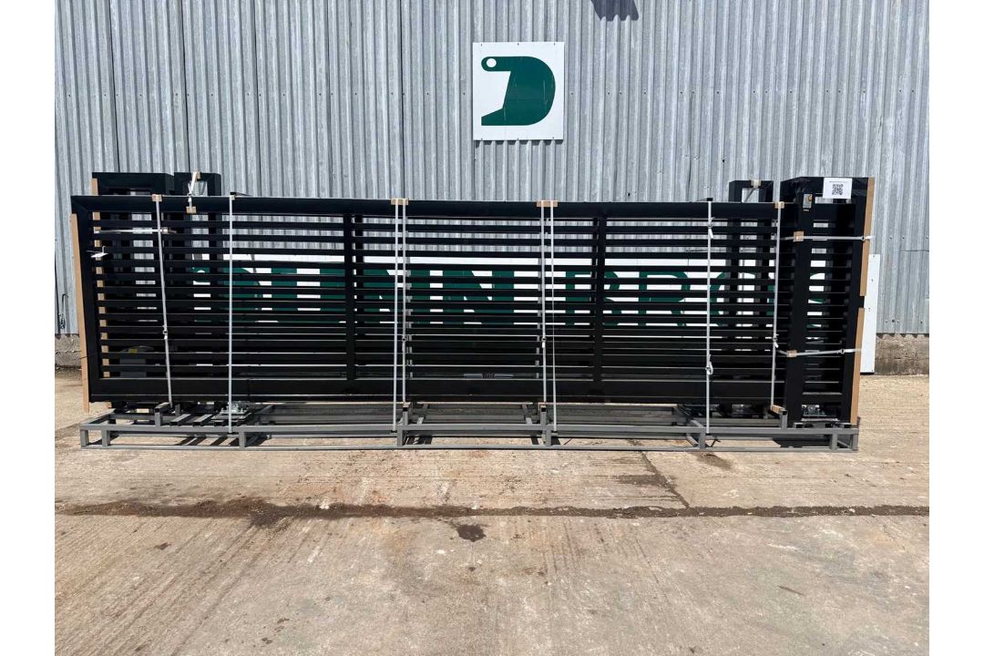 Unused 19'8" x 5'2" Horizontal Bar Black Electric Sliding Gate With Fobs & Keys (1x Gate Only) - Image 2 of 9