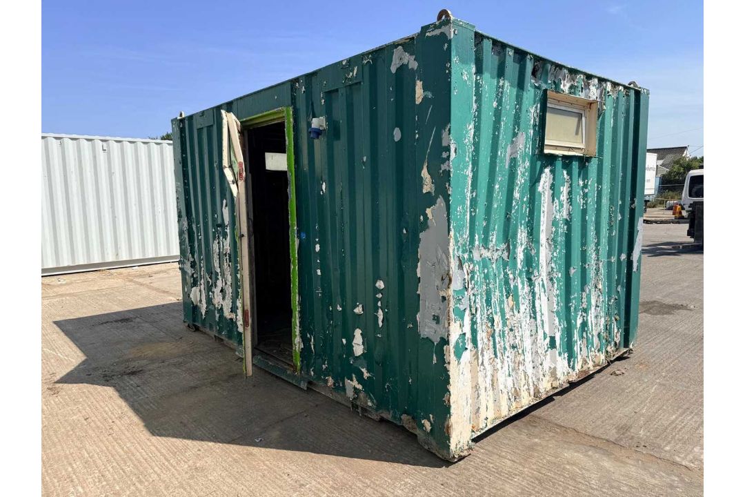 UNRESERVED - Container 9' x 13'2" Door & Window - Image 6 of 11