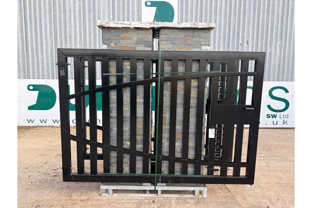Unused 17ft Iron Double Swing Gates With Stone Effect Pillars (See Pictures Of Damage) - Image 3 of 16
