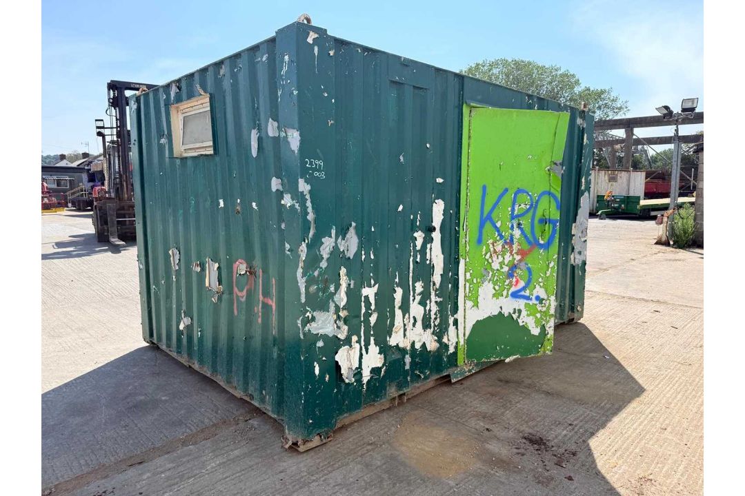 UNRESERVED - Container 9' x 13'2" Door & Window - Image 4 of 11