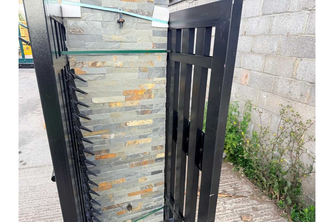 Unused 17ft Iron Double Swing Gates With Stone Effect Pillars (See Pictures Of Damage) - Image 8 of 16