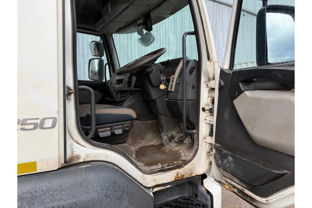 2016 , 15T Volvo FL 250 Skip Lorry, Manual Gear Box, A/C, Roll Over Sheet ( Reg Docs Available. Test - Image 18 of 26