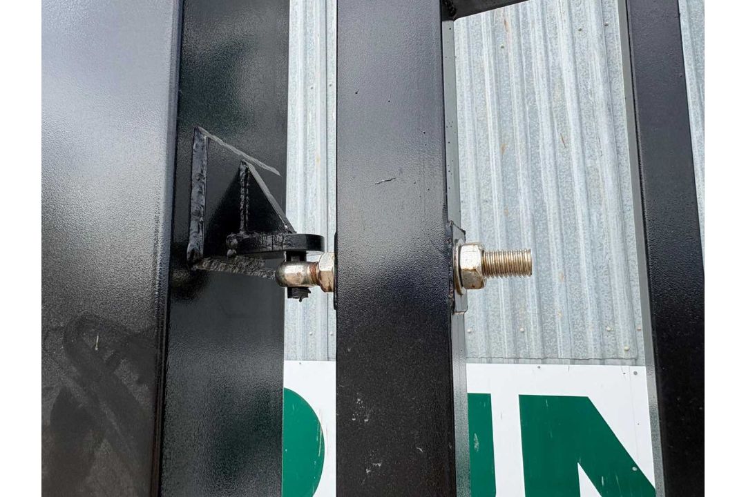 Unused 15.6Ft x 7.6Ft Manual By Parting Gates With 6"x6" Post & Rams - Image 6 of 8