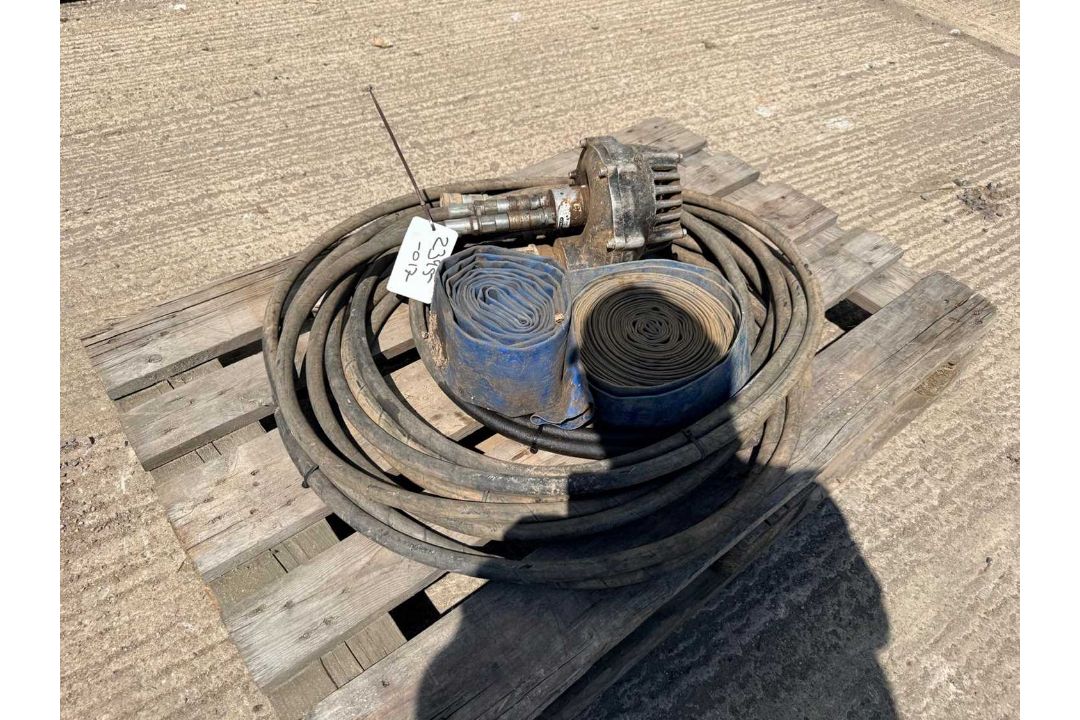 UNRESERVED - Hydraulic Driven Submersible Pump C/W Hoses - Image 1 of 6