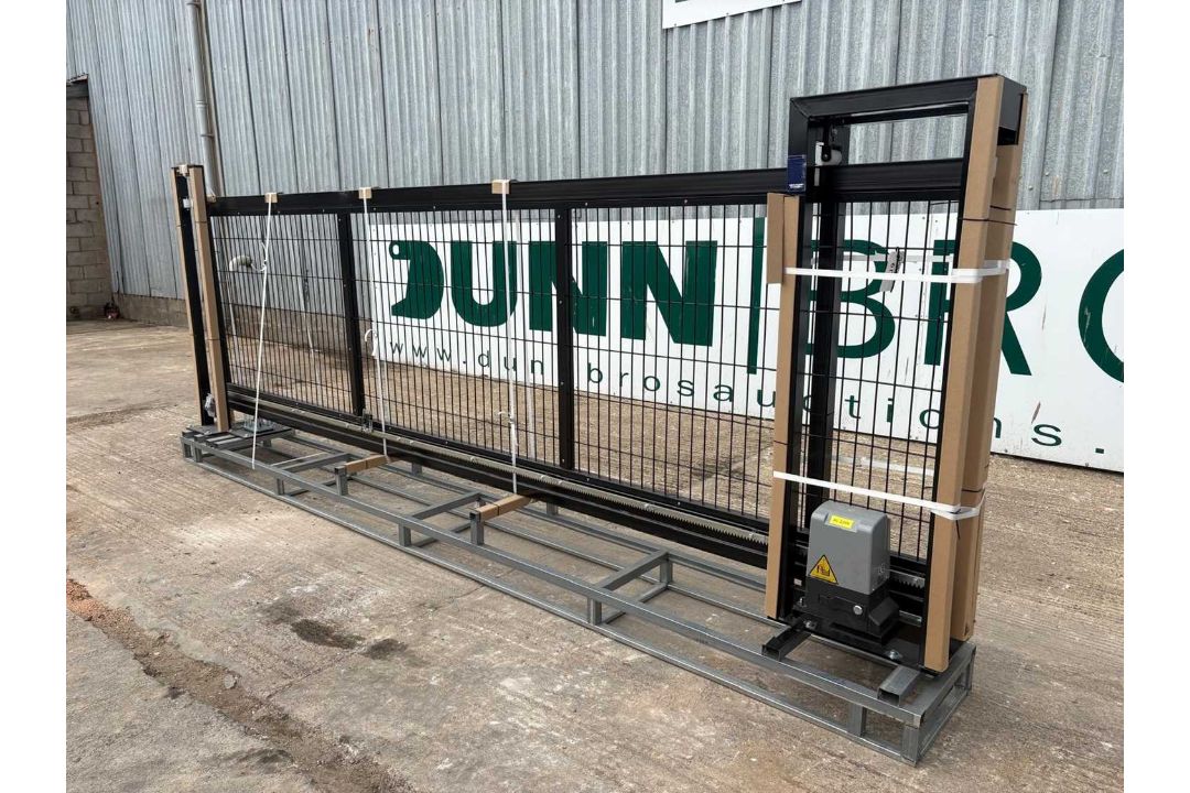 Unused XPF16WG 16Ft x 5Ft Electrical Counter Leaver Gate In Mesh Design With Motor & 5 Fobs - Image 3 of 13