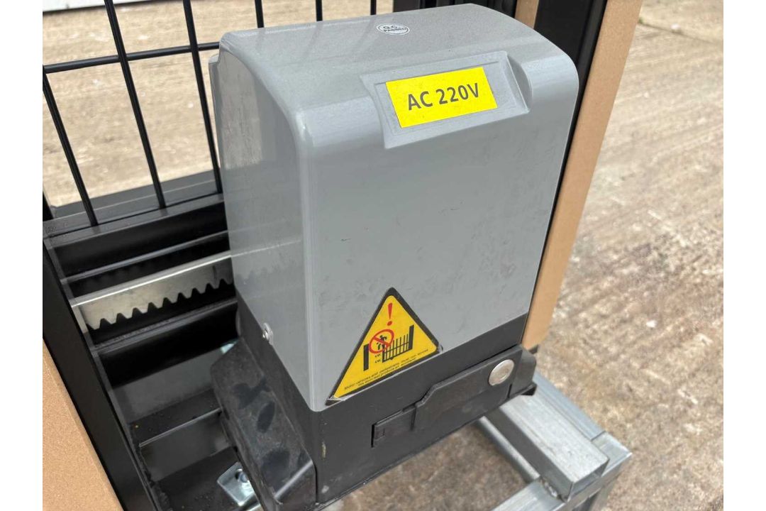 Unused XPF16WG 16Ft x 5Ft Electrical Counter Leaver Gate In Mesh Design With Motor & 5 Fobs - Image 12 of 13