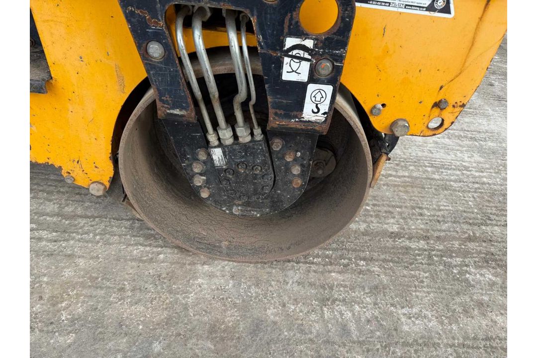 2017 JCB VMT160-80 Double Drum Vibrating Roller. Roll Bar, Work Lights. - Image 9 of 17