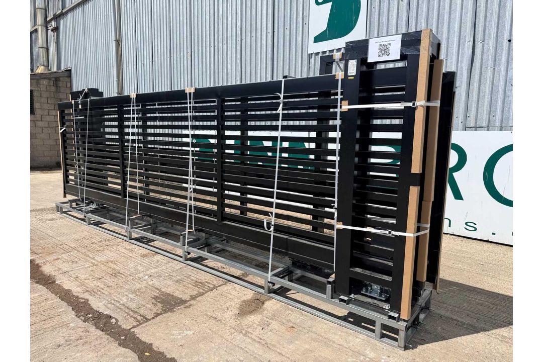 Unused 19'8" x 5'2" Horizontal Bar Black Electric Sliding Gate With Fobs & Keys (1x Gate Only) - Image 3 of 9