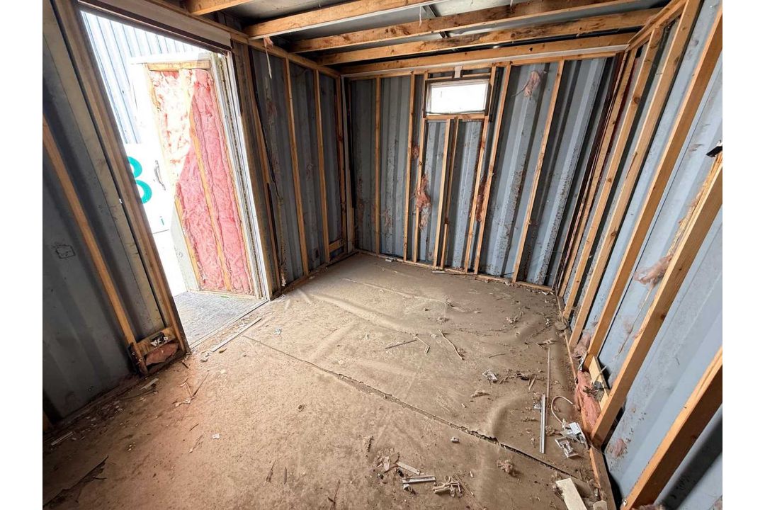 UNRESERVED - Container 9' x 13'2" Door & Window - Image 9 of 11
