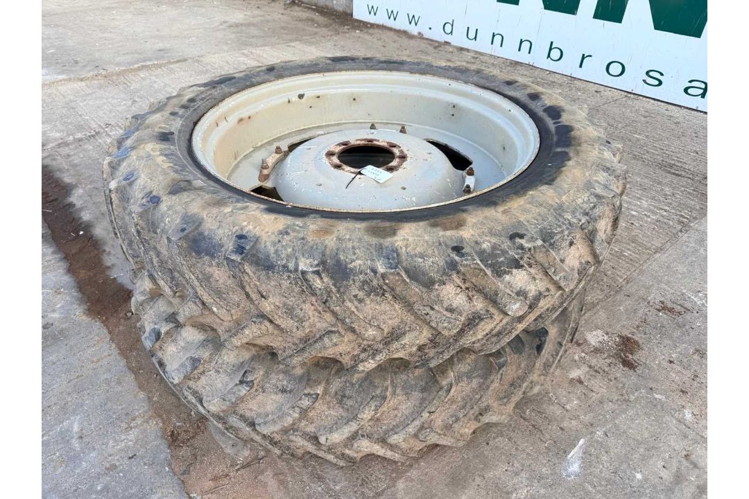 Pair Of Row Crop Wheels & Tyres 14.9 R46 - Image 3 of 8