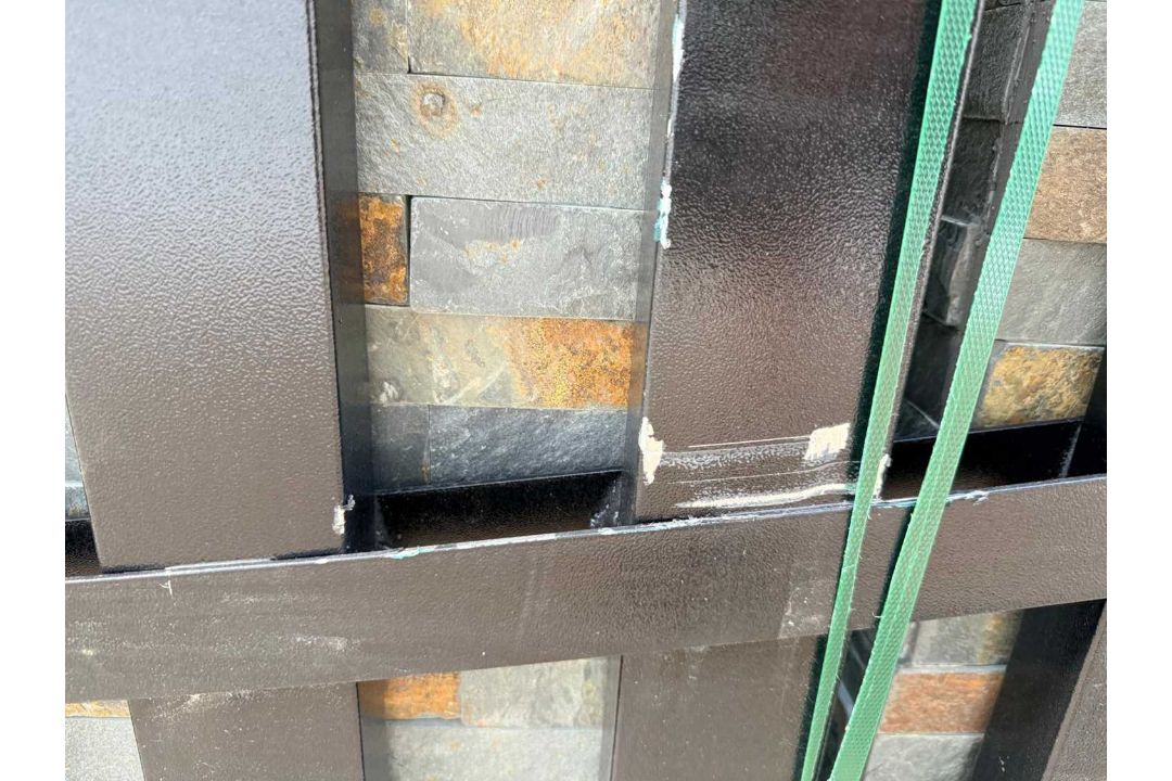 Unused 17ft Iron Double Swing Gates With Stone Effect Pillars (See Pictures Of Damage) - Image 14 of 16