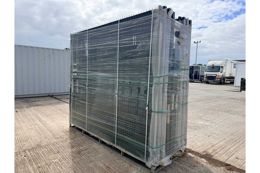 Unused Green H/D Mesh Security Gates 6M X 2.4M, 3M Posts H/D X150 x150, Internal Pedestrian Gate Key - Image 6 of 7